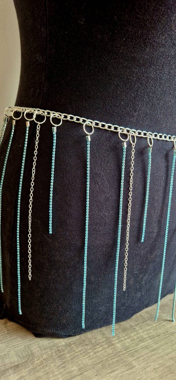 🌊 Ocean Tease – Rokriem met turquoise strass & zilveren franjes