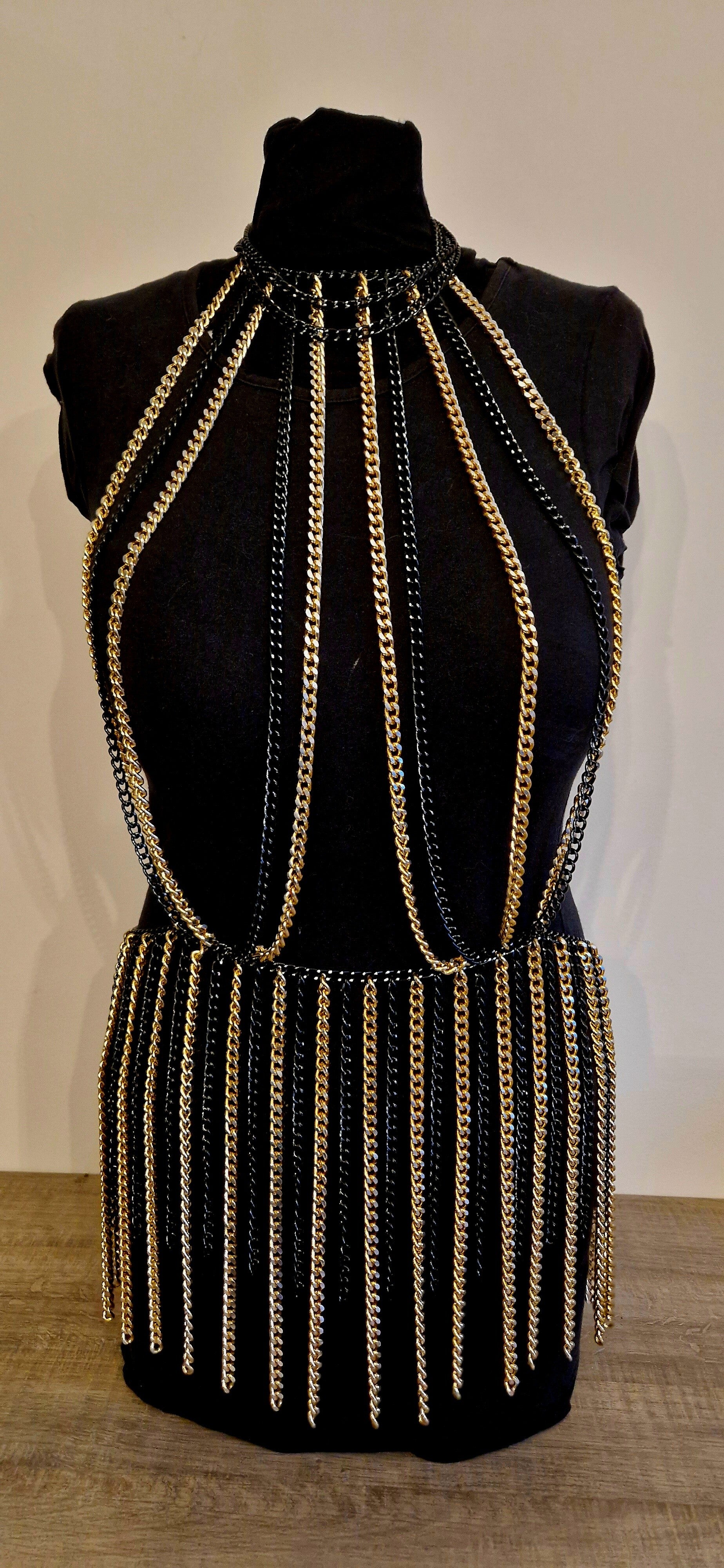 🖤✨ Gilded Shadow Kiss – Limited Edition Chain Design ✨🖤