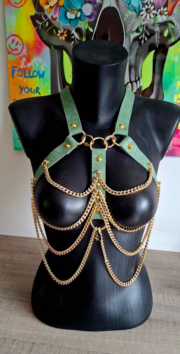 🌿 Golden Wild Harness