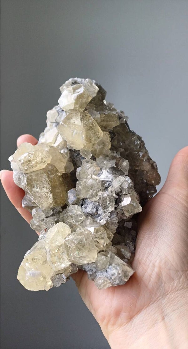 Calciet cluster met fluoriet