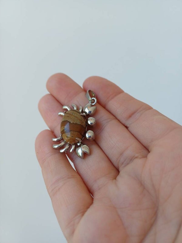 Krab hanger landschapsjaspis