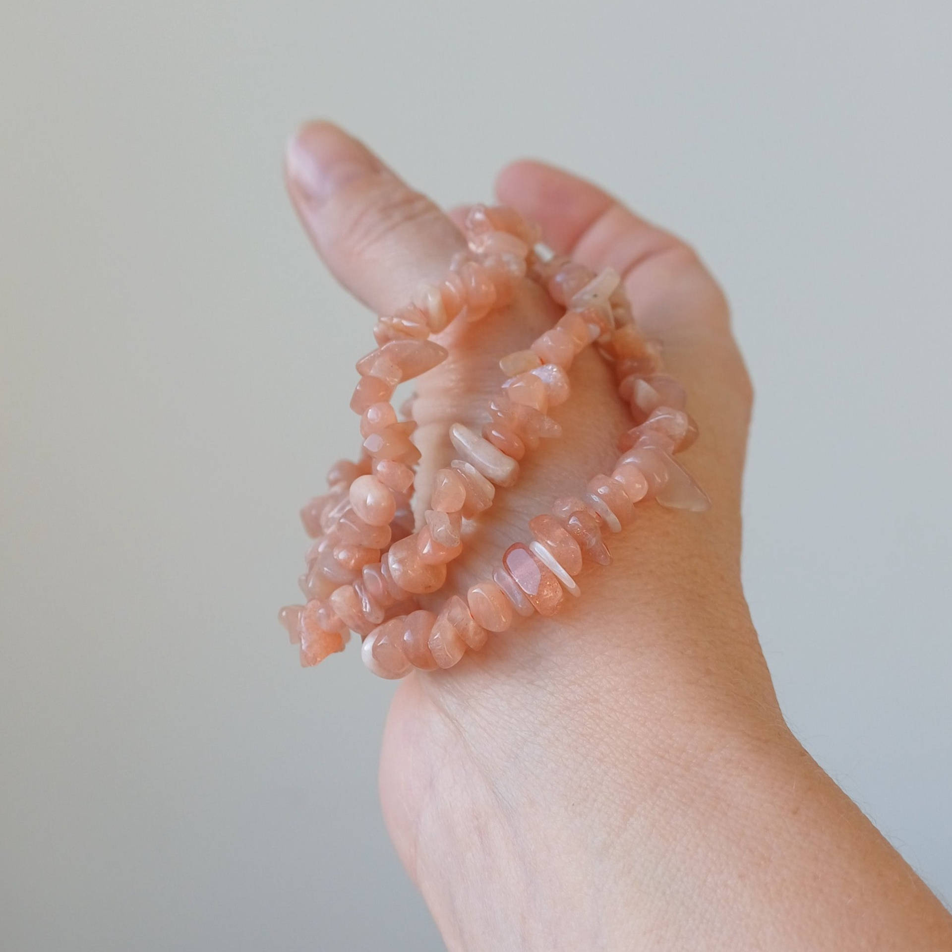 Perzik maansteen splitarmband