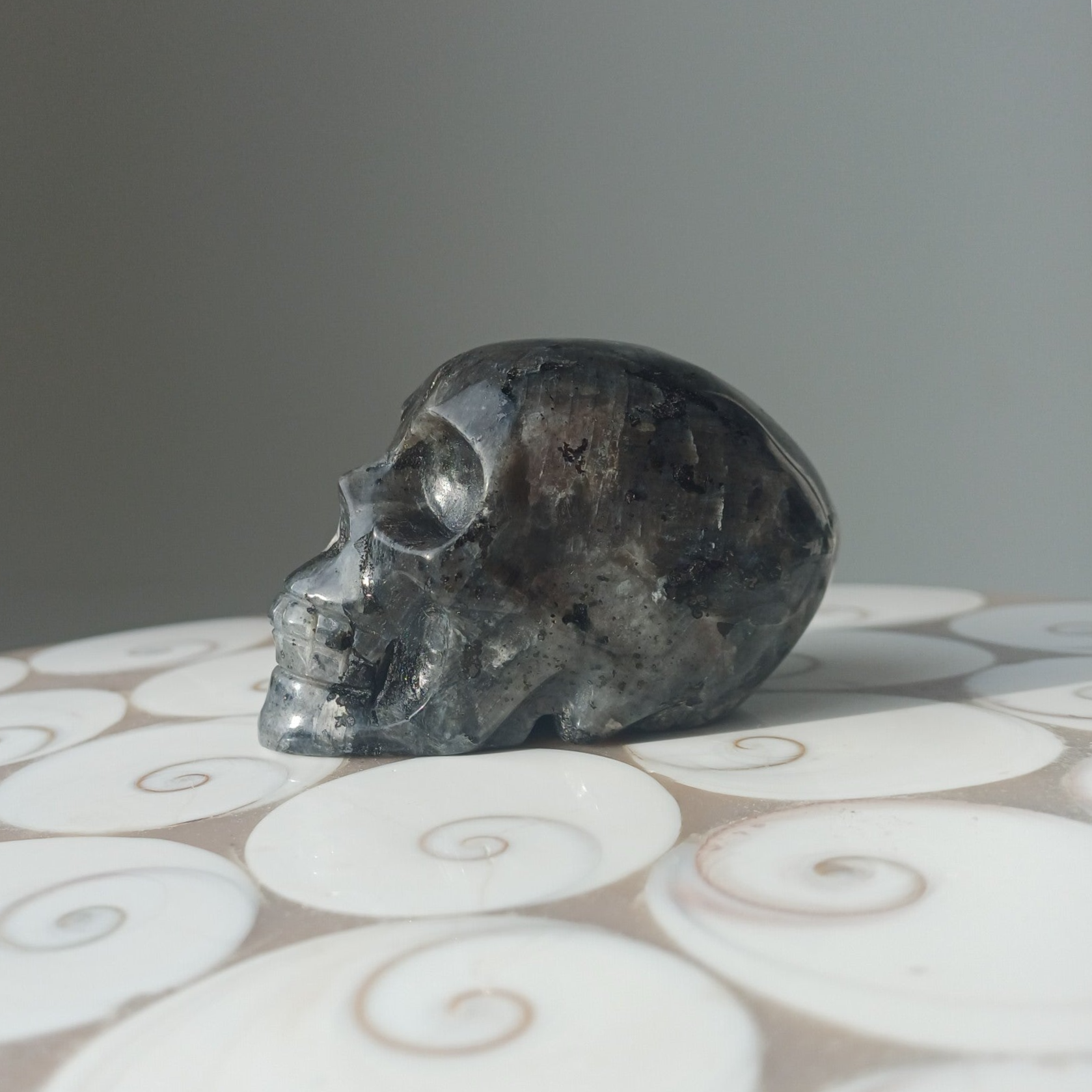 Larvikiet carving (skull)