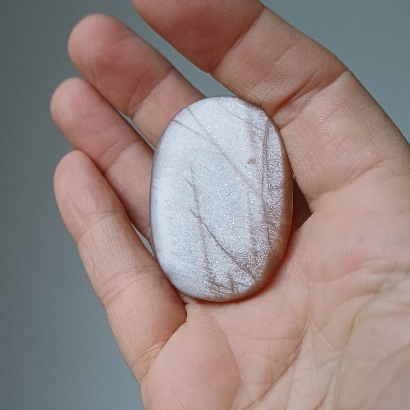 Perzik maansteen met zonnesteen handsteen