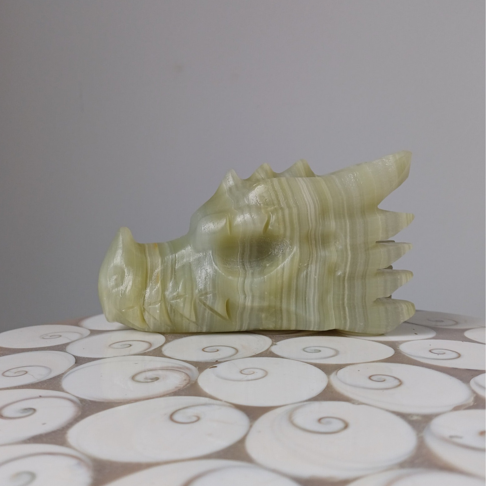 Aragoniet carving (drakenschedel)