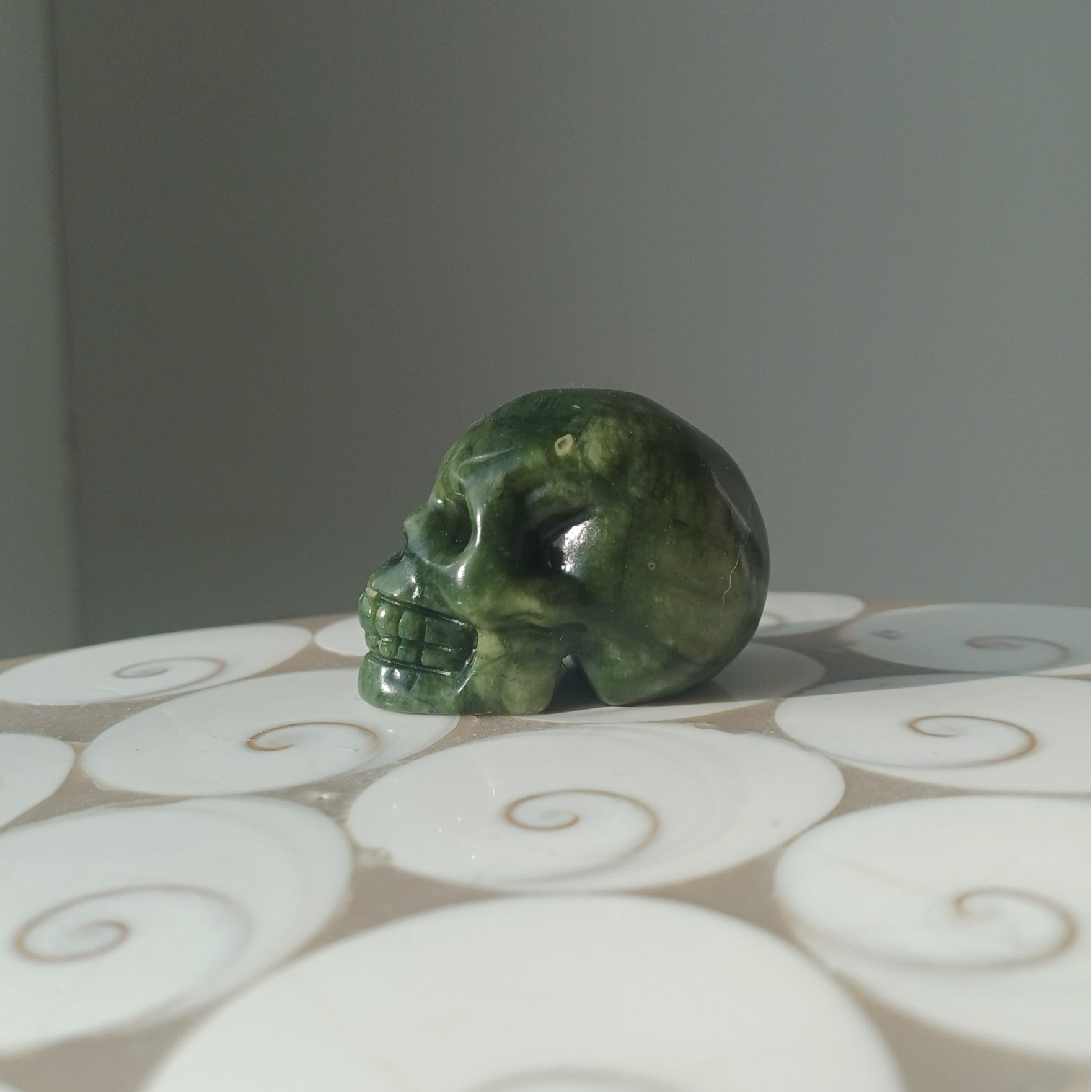 Serpentijn carving (skull)