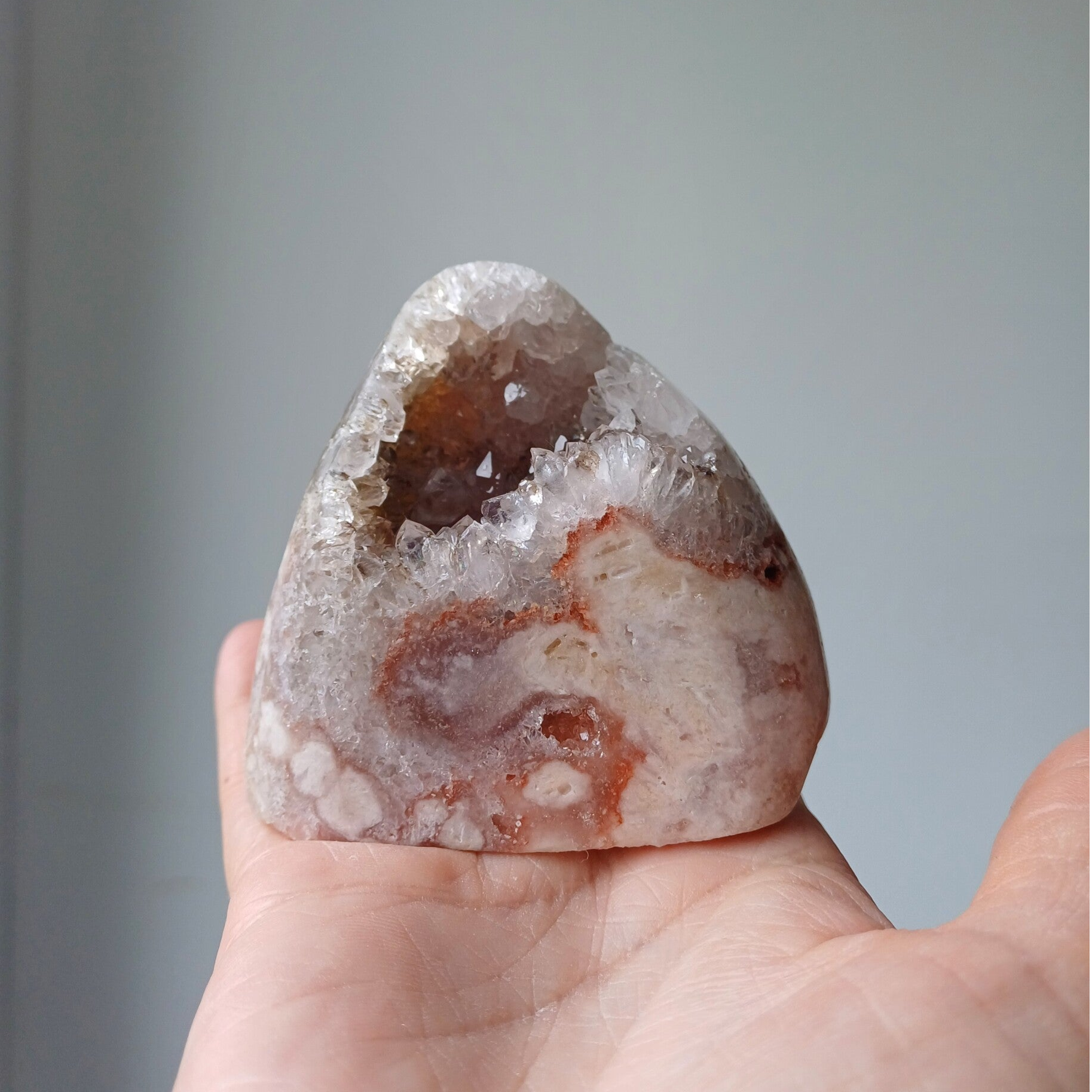 Roze amethist sculptuur met druzy's