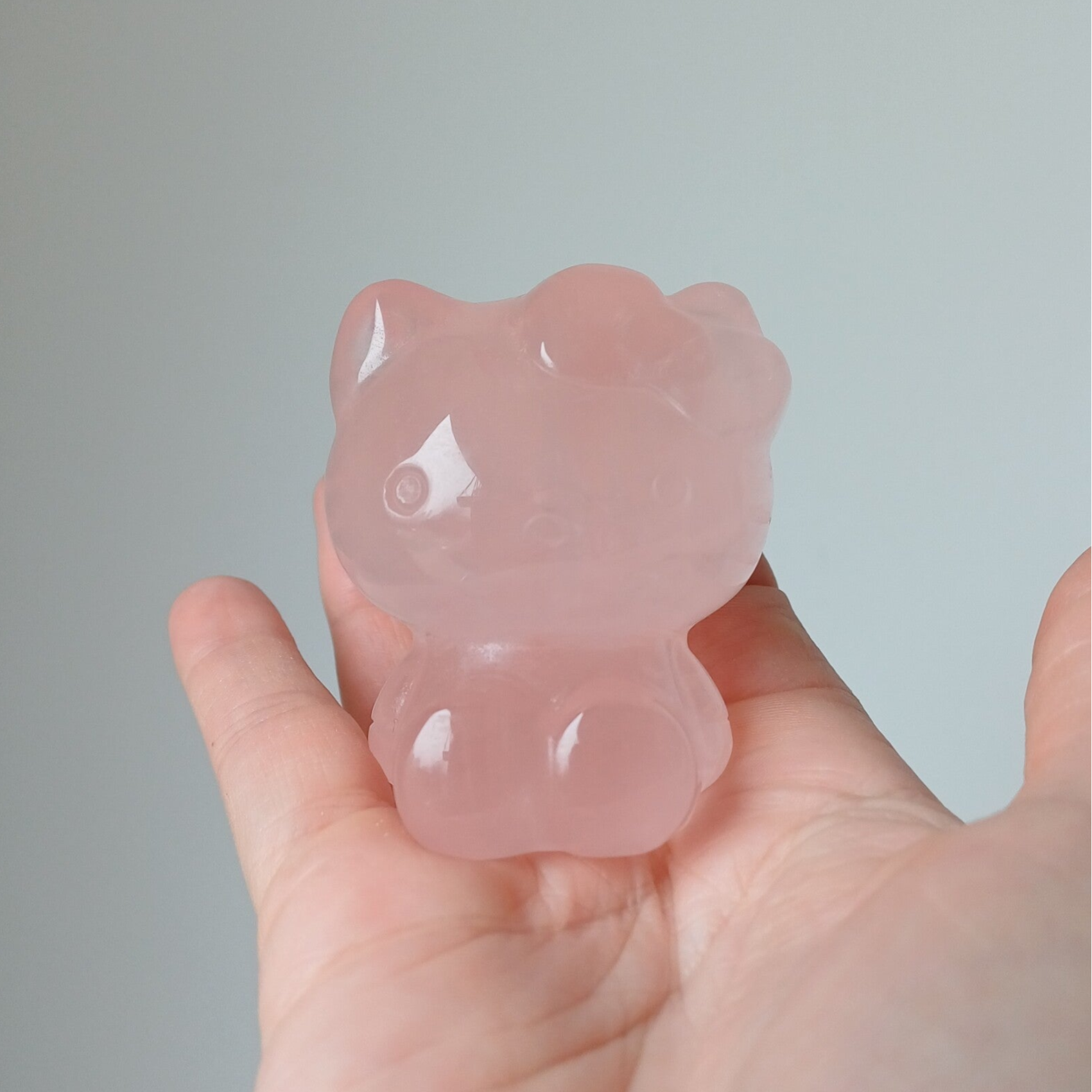 Rozenkwarts carving (Hello Kitty)