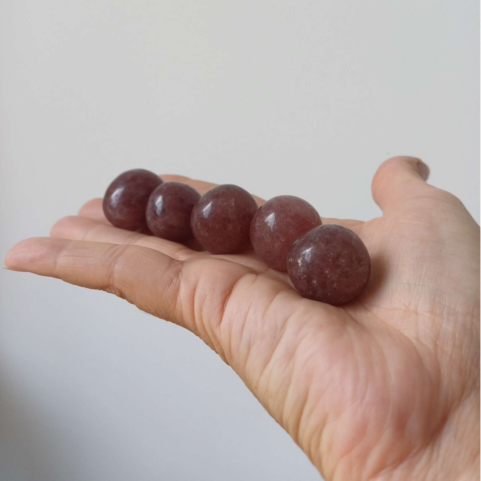 Aardbeienkwarts knuffelsteen