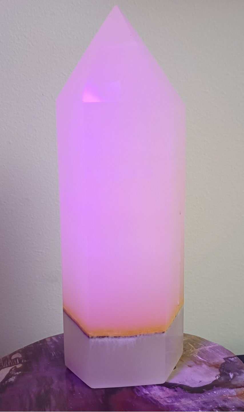 Roze calciet toren (uv-reactie)