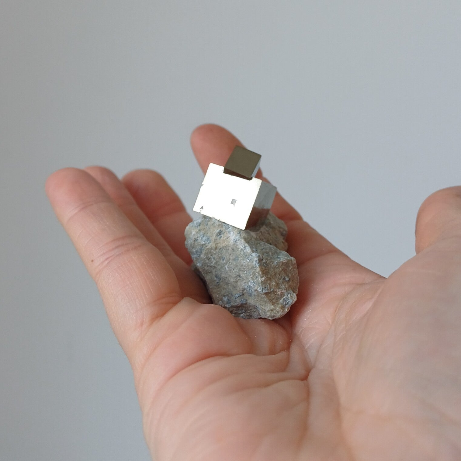 Pyriet kubus in matrix