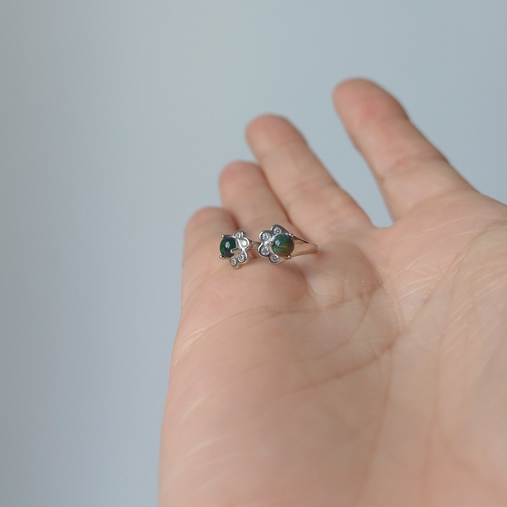 Zilveren kattenpootjes kinderring/ pinkring met zwarte Opaal (s925)