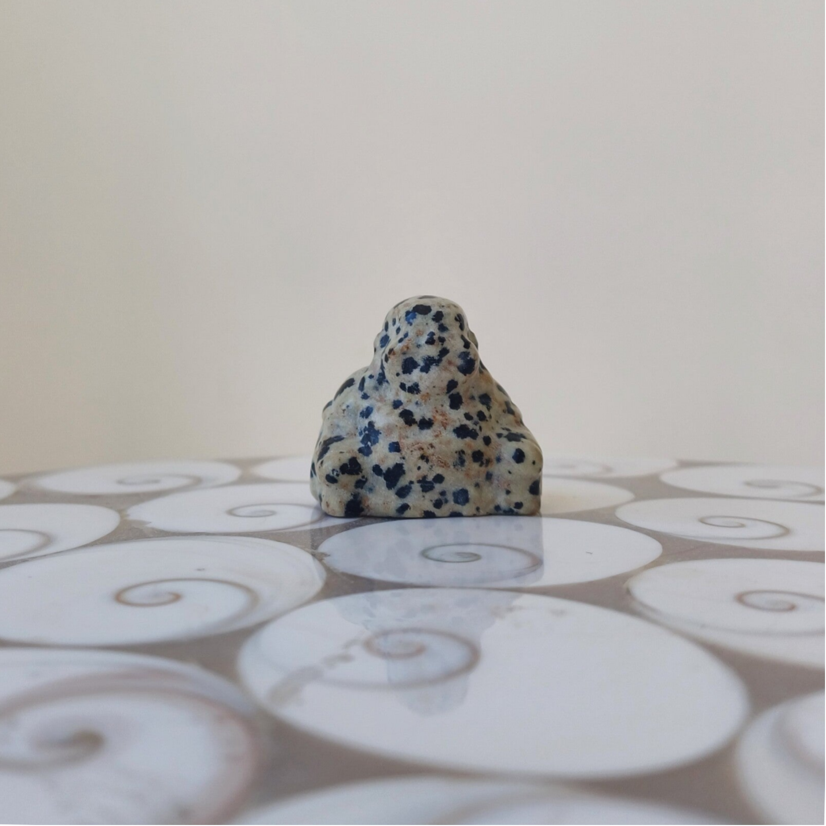 Dalmatiër jaspis carving (lachende Boeddha)