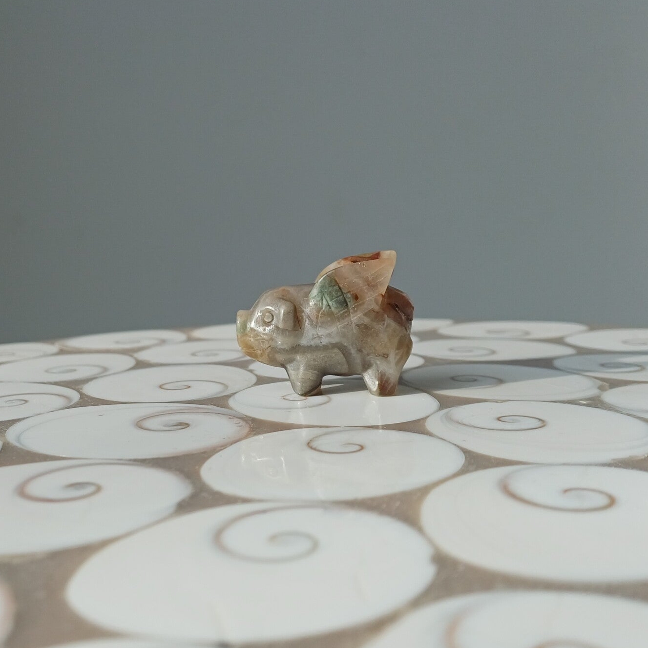 Agaat carving (engel varken)