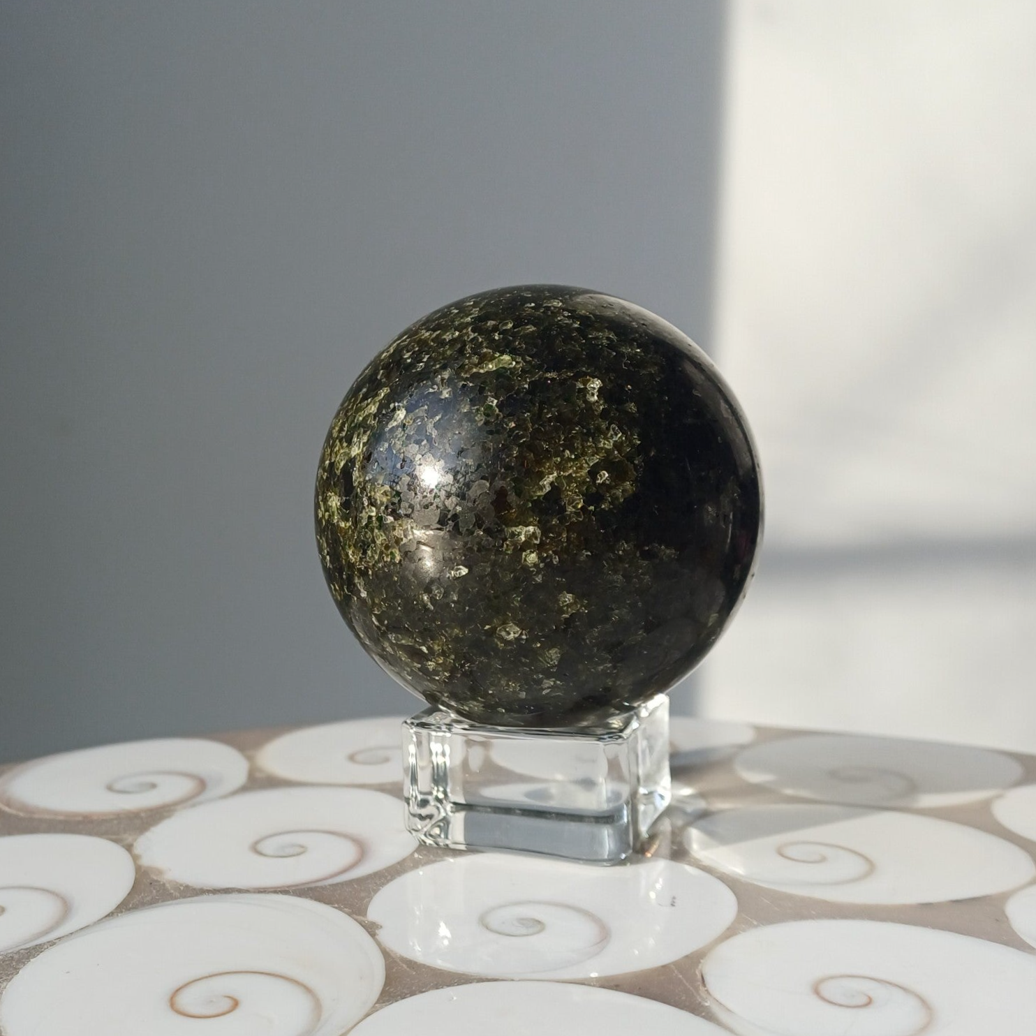 Olivijn (peridoot) bol