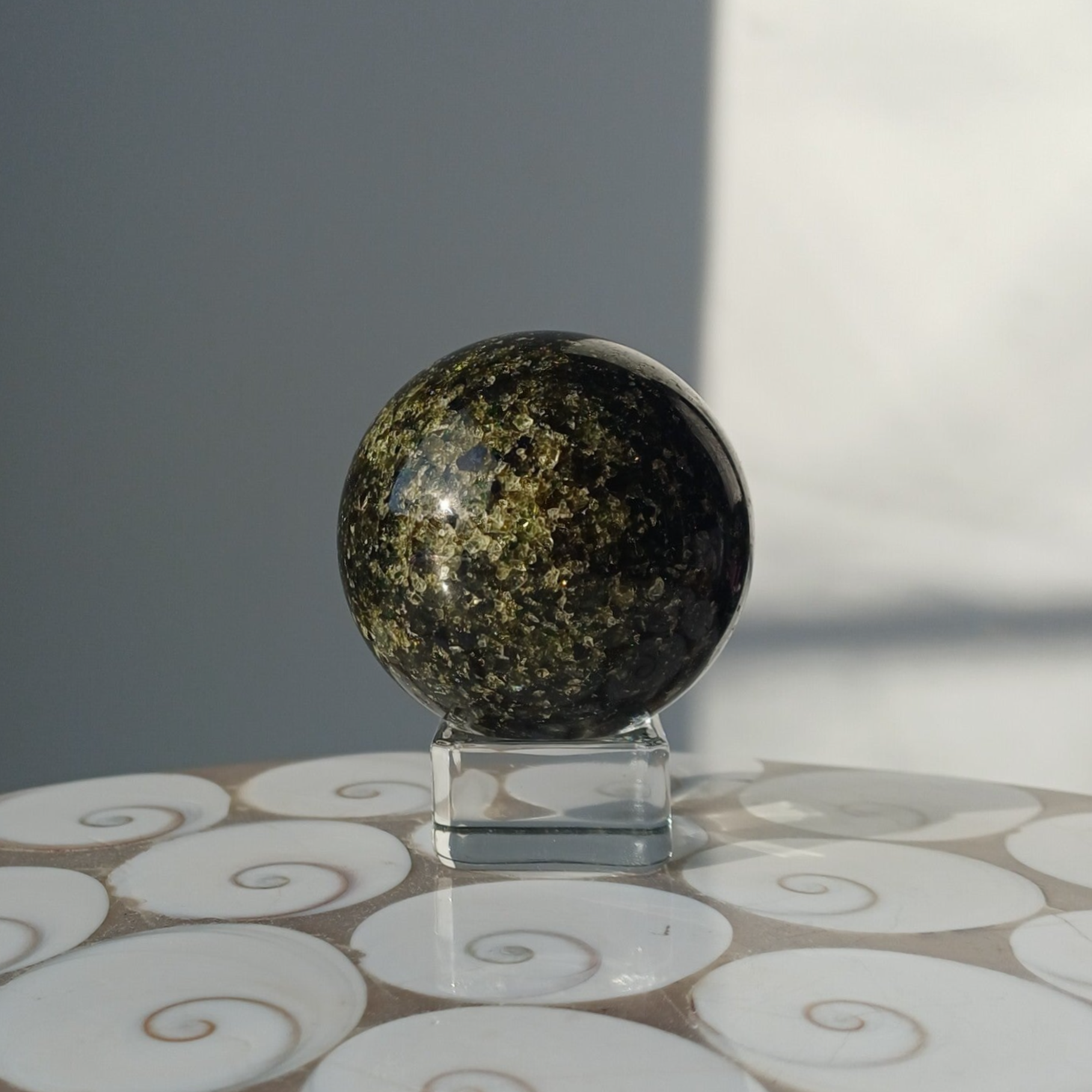 Olivijn (peridoot) bol