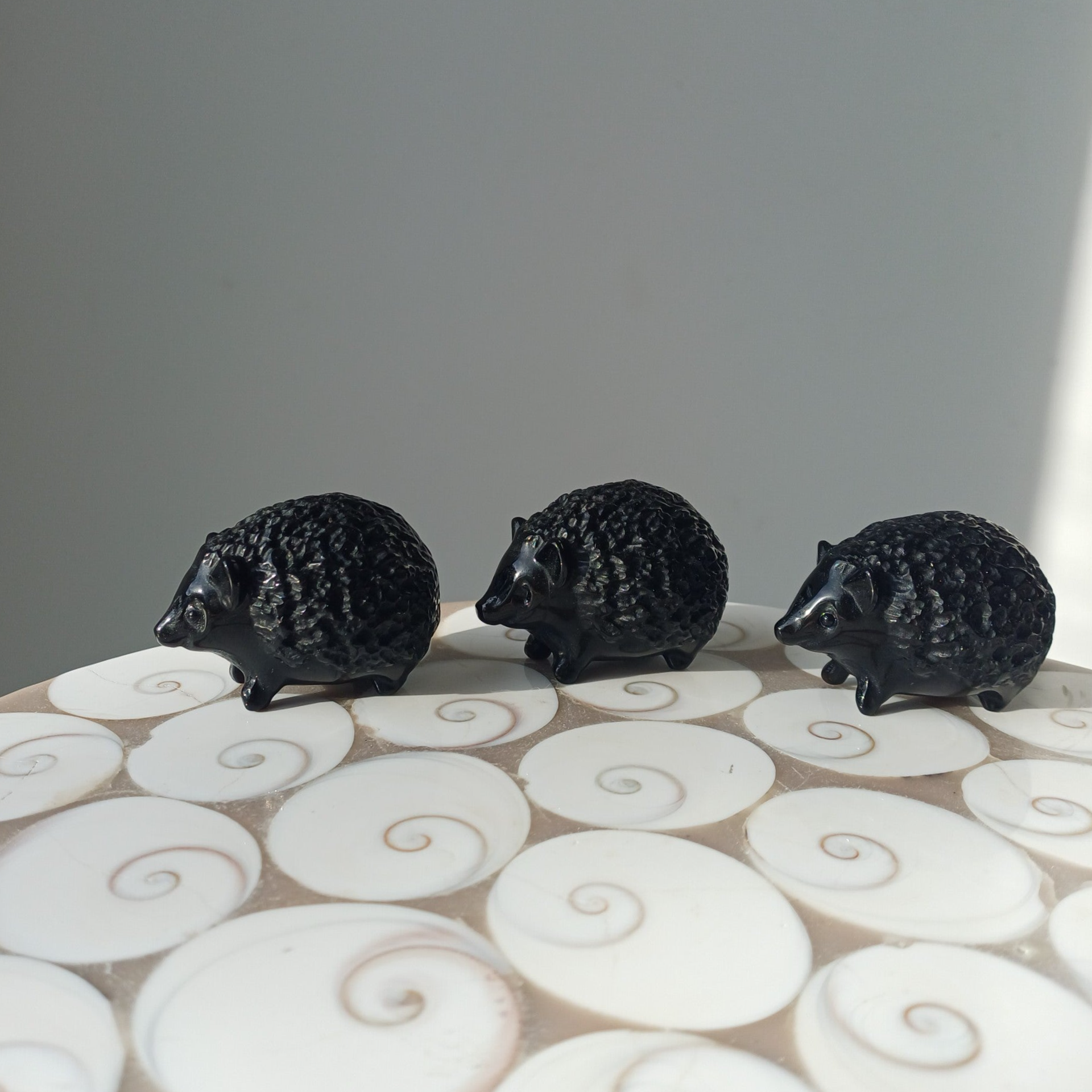 Obsidiaan carving (egel)