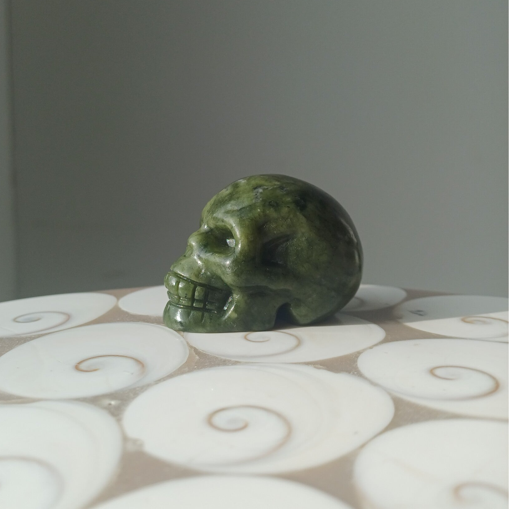 Serpentijn carving (skull)