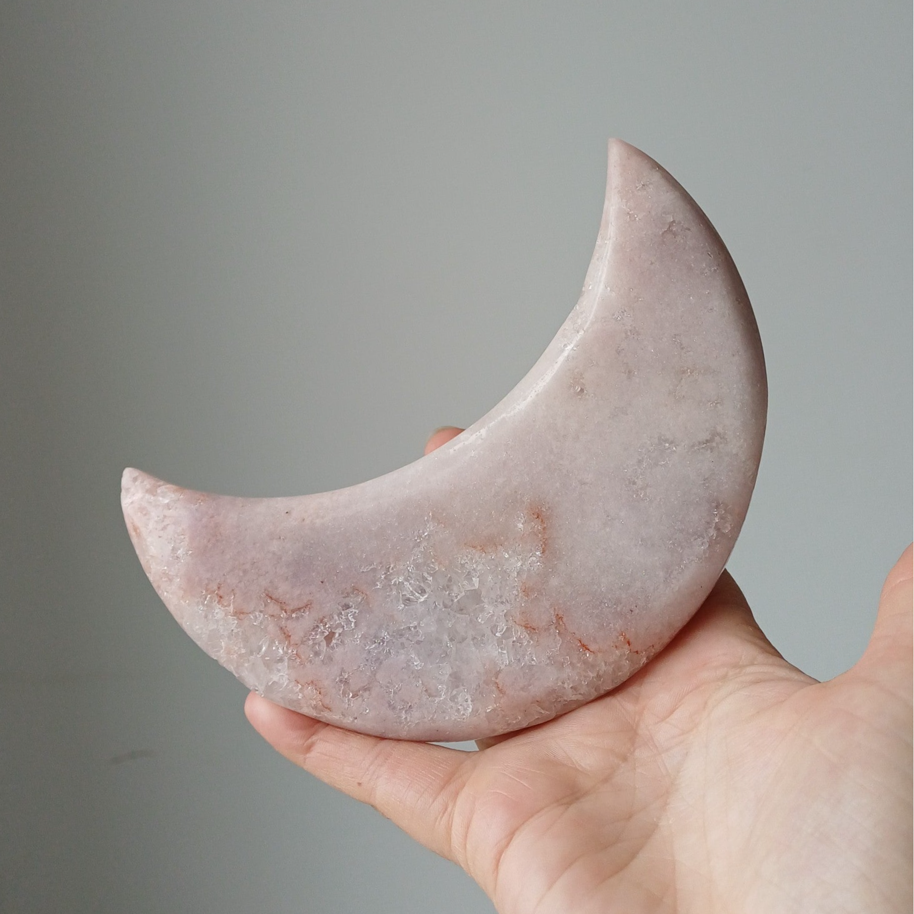 Roze amethist carving (maan)