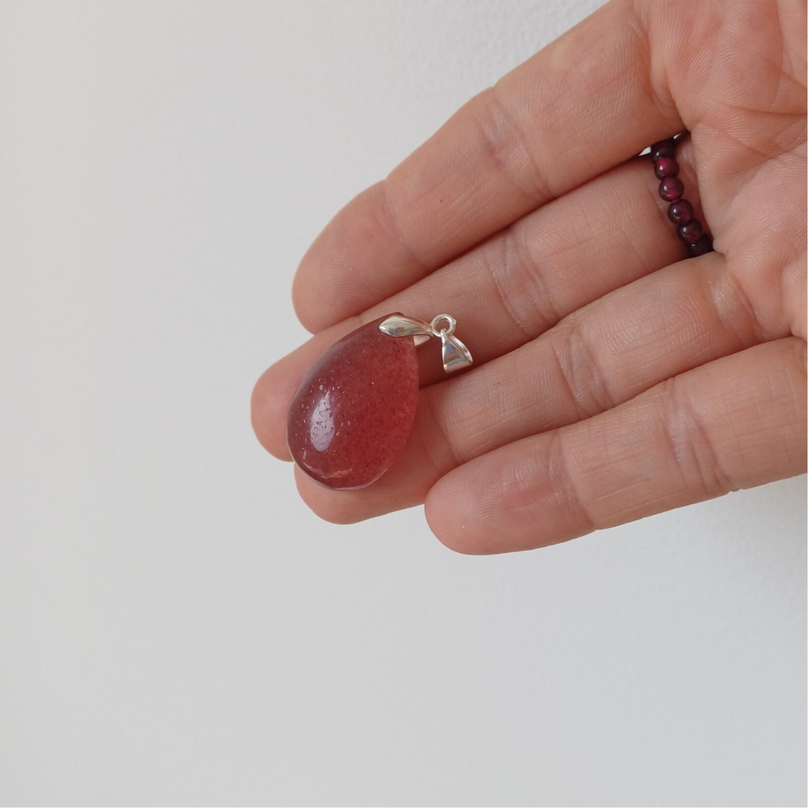 Aardbeienkwarts hanger (s925)