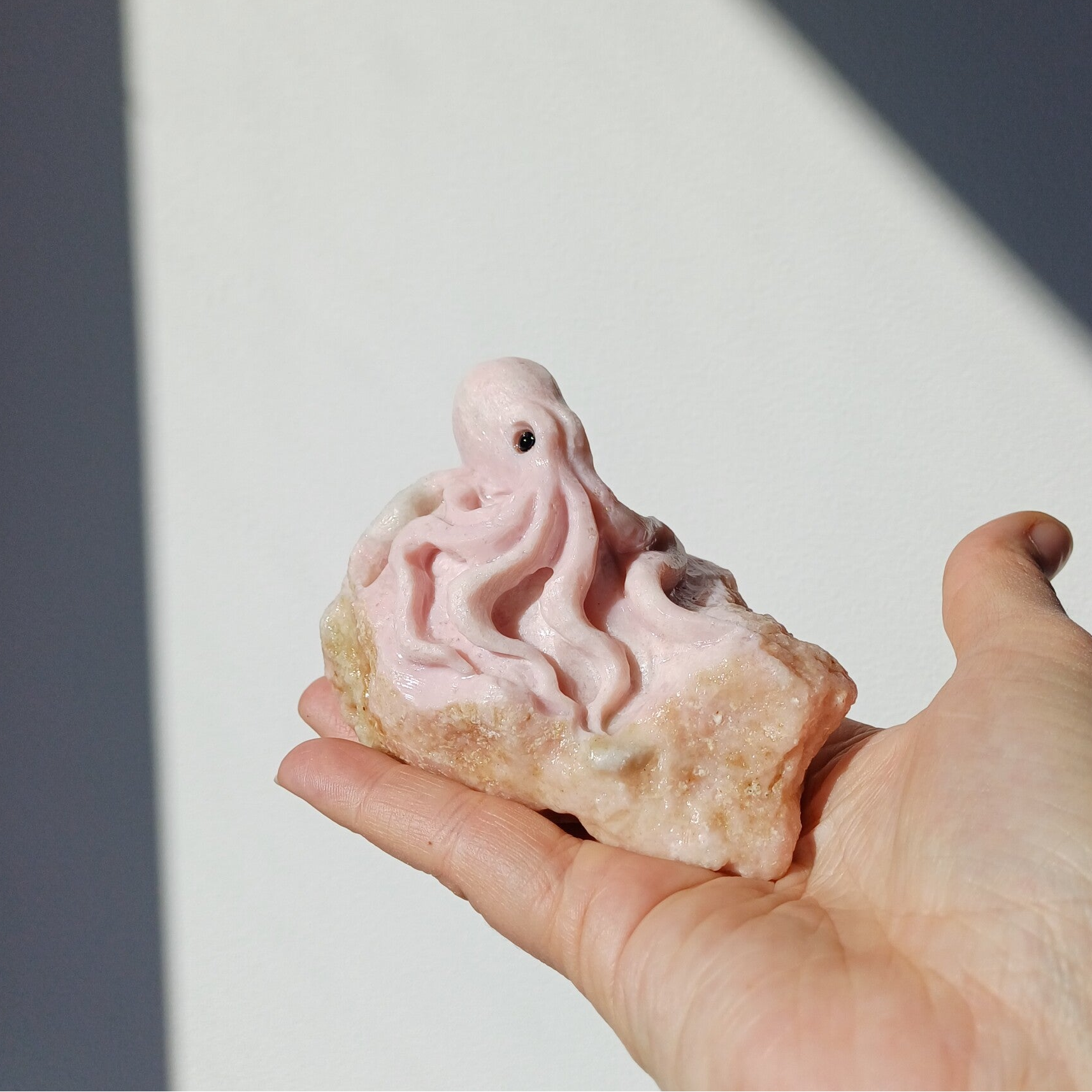 Roze opaal carving (inktvis)