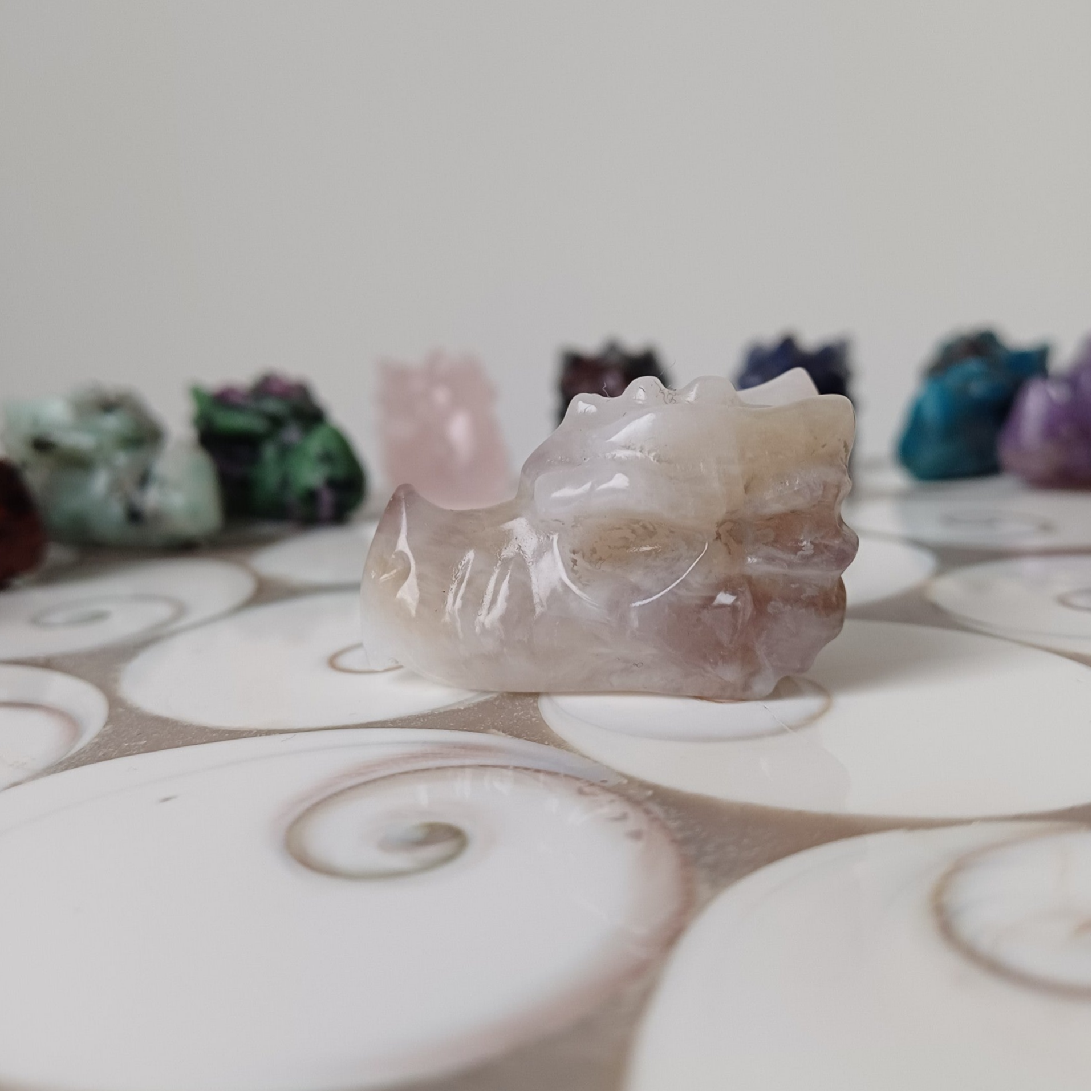 Chevron amethist carving (drakenschedel)