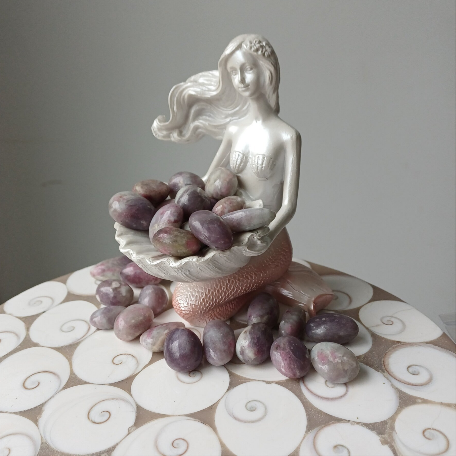 Unicorn steen (lepidoliet met roze toermalijn) knuffelsteen