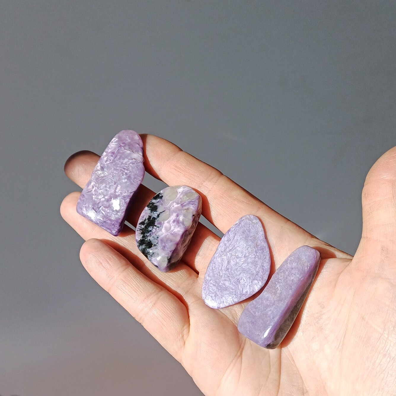 Charoiet knuffelsteen