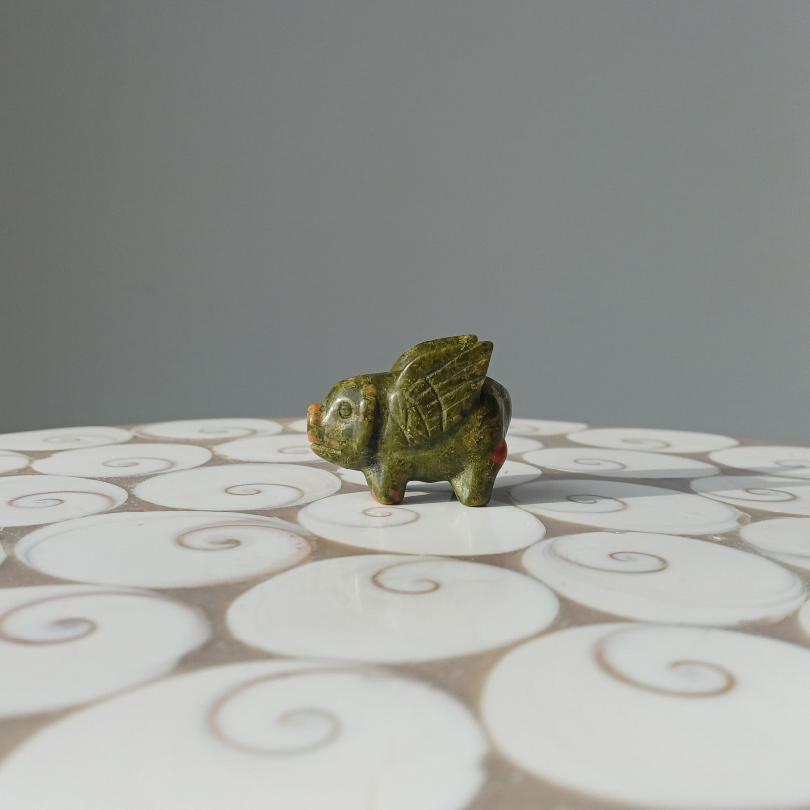 Unakiet carving (engel varken)