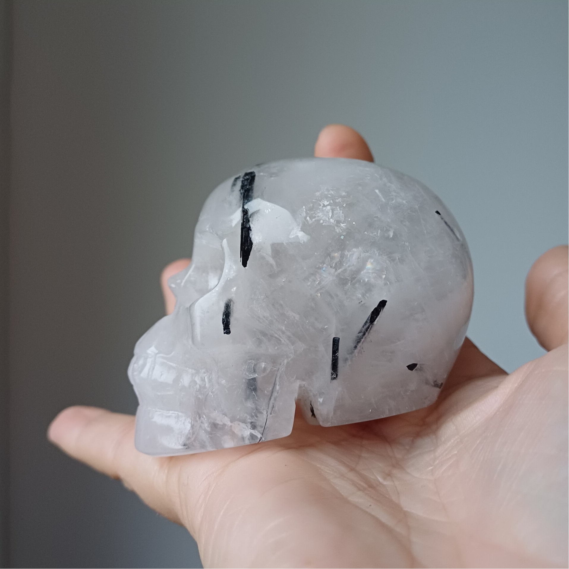 Toermalijnkwarts carving (skull)