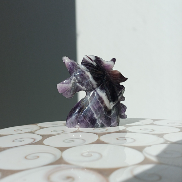 Chevron amethist carving (unicorn)
