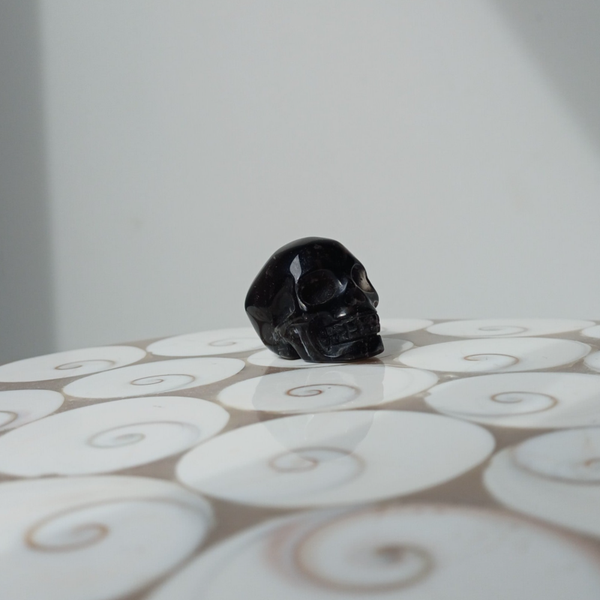 Lamellen obsidiaan skull /schedel carving)