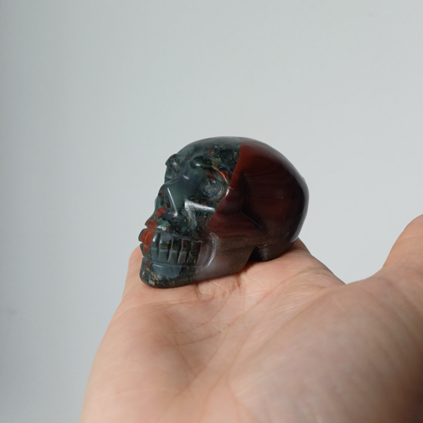 Heliotroop skull / schedel carving