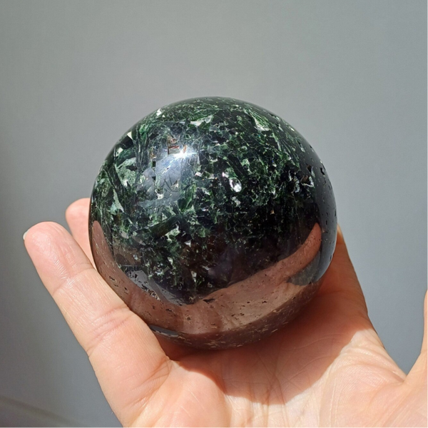 Groene toermalijn bol