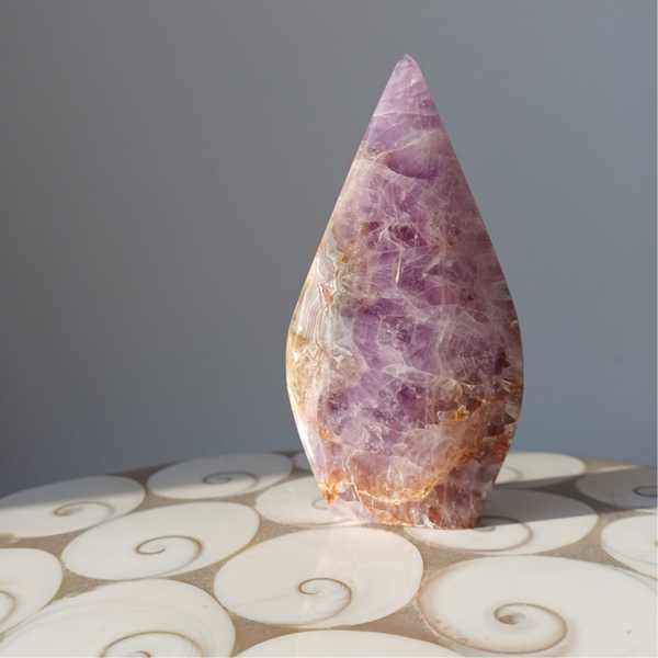 Crazy lace agaat met amethist  sculptuur