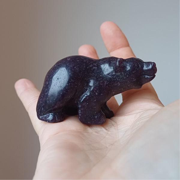 Lepidoliet in mica carving (beer)