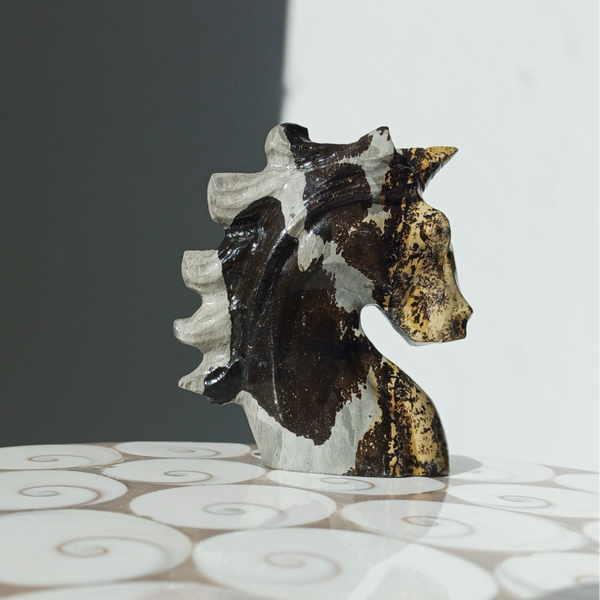 Landschapsjaspis carving (unicorn)