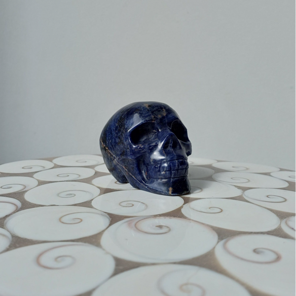 Sodaliet Skull carving