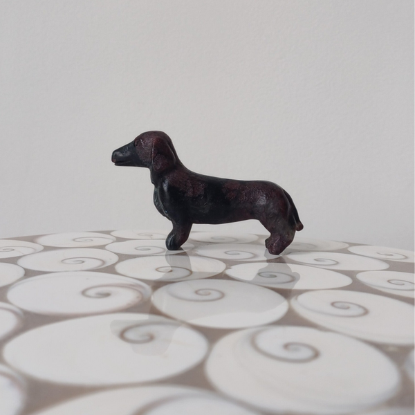 Granaat in arfvedsoniet carving (teckel)