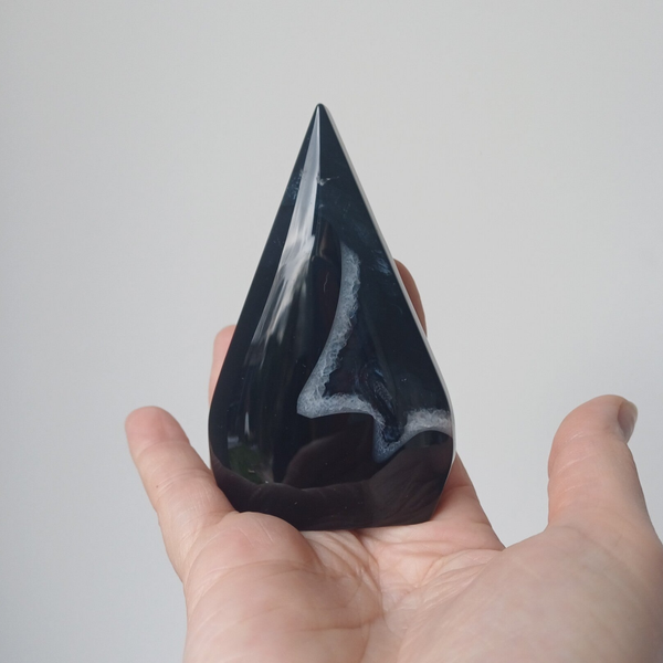 Zwarte agaat sculptuur