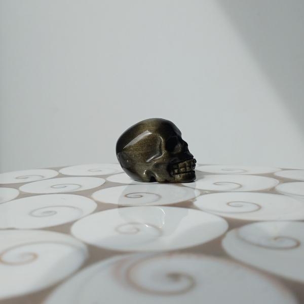 Goud obsidiaan skull /schedel carving)