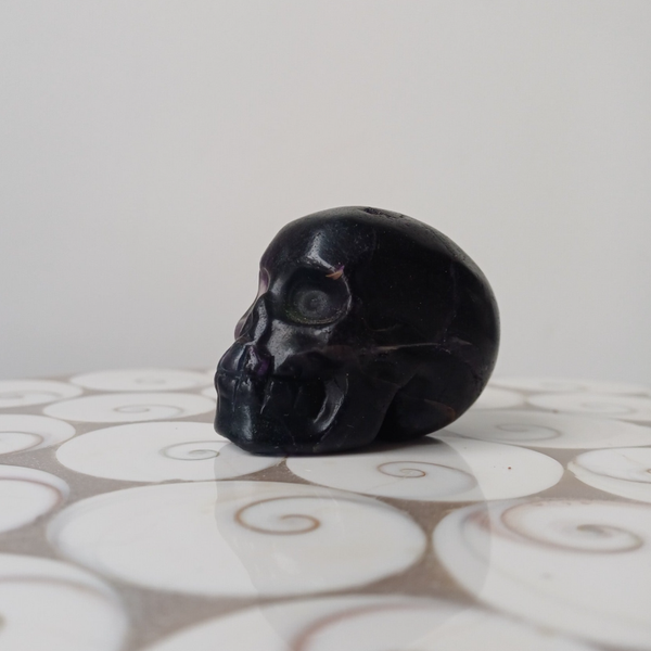 Fluoriet skull /schedel carving