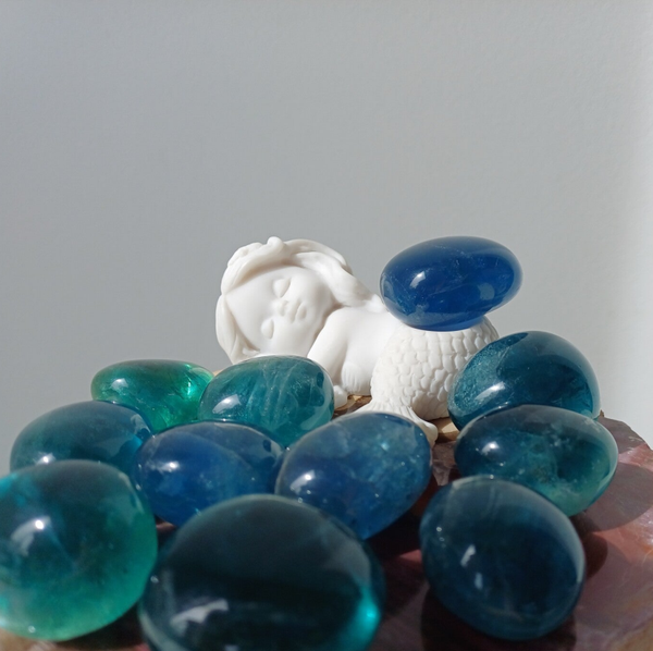 Blauwe fluoriet knuffelsteen