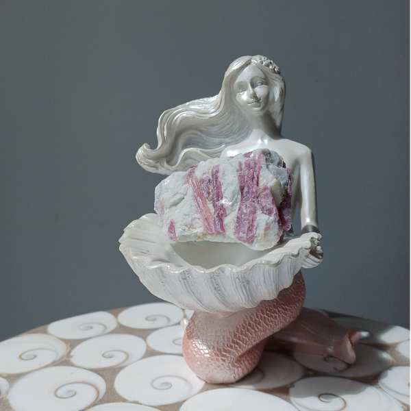 Ruwe roze toermalijn in albiet