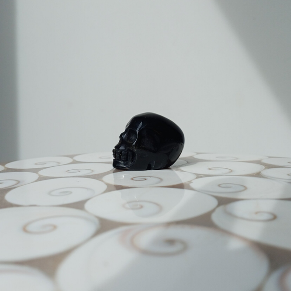Goud obsidiaan skull /schedel carving)