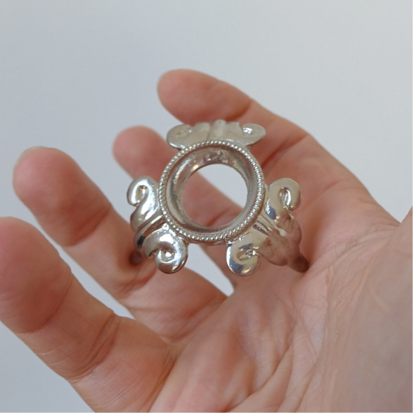 Zilverkleurige bollenhouder
