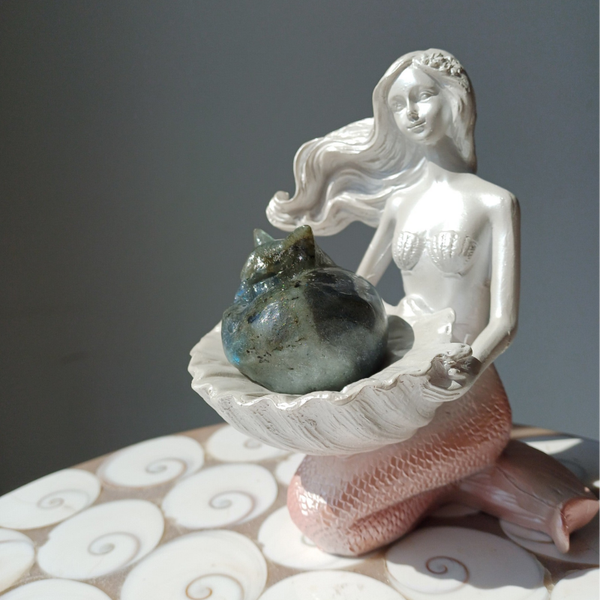 Labradoriet carving (slapende kat)