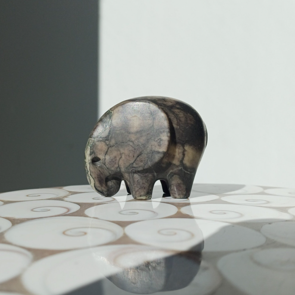 Rhyoliet carving (olifant)