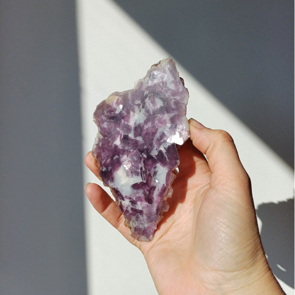 Lepidoliet met toermalijn in mica slab /schijf