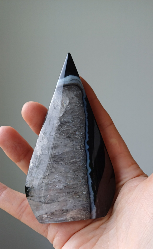 Zwarte agaat sculptuur
